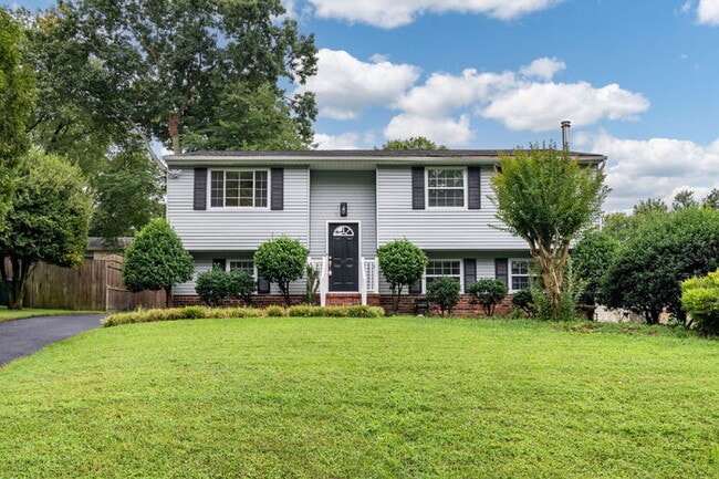 Building Photo - Bright & Spacious 4-Bedroom Split-Level Ho... Rental