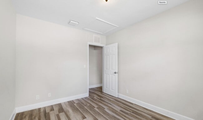 Photo - 409 50th St
