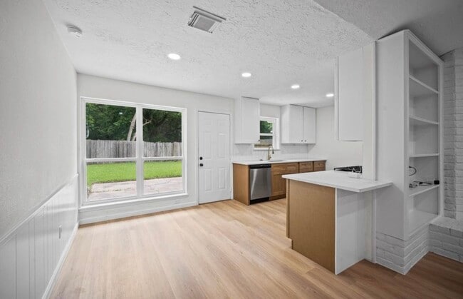 Photo - 10935 Silkwood Dr