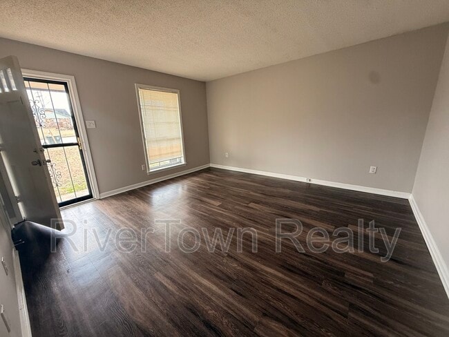 Photo - 2864 Whitney Ave