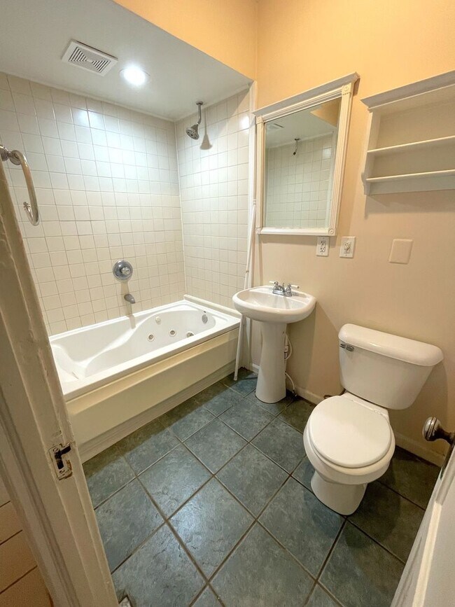 Photo - 939 Greenwood Ave