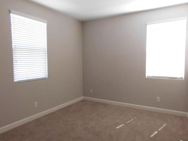 Photo - 207 Coulter Way