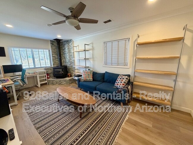 Photo - 1928 N Lynn Dr