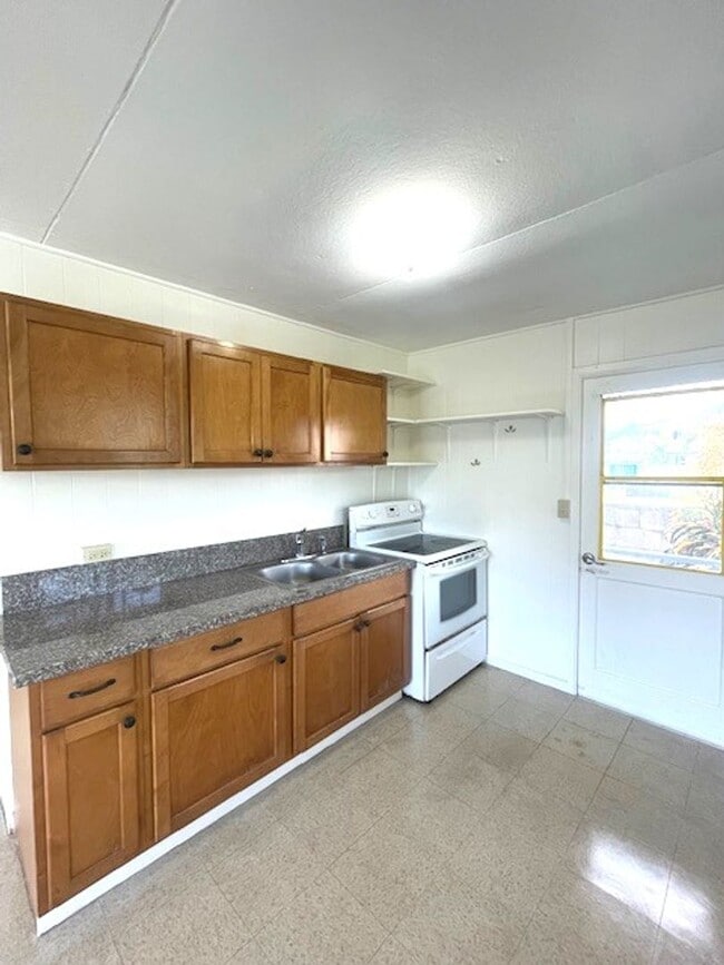 Photo - 2 Bed/ 1 Bath with Parking in Kailua