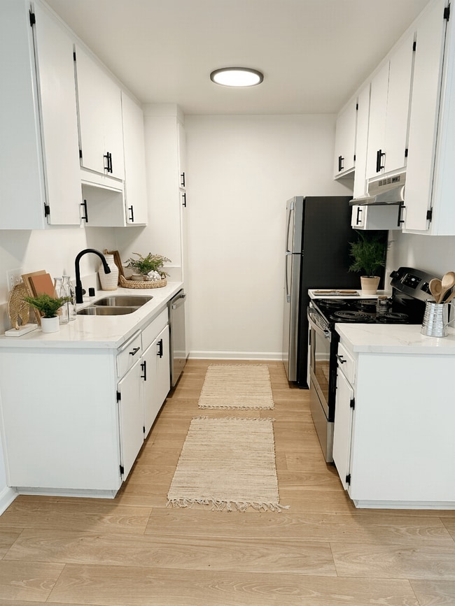 Building Photo - Latitude Apartments at Mission Valley