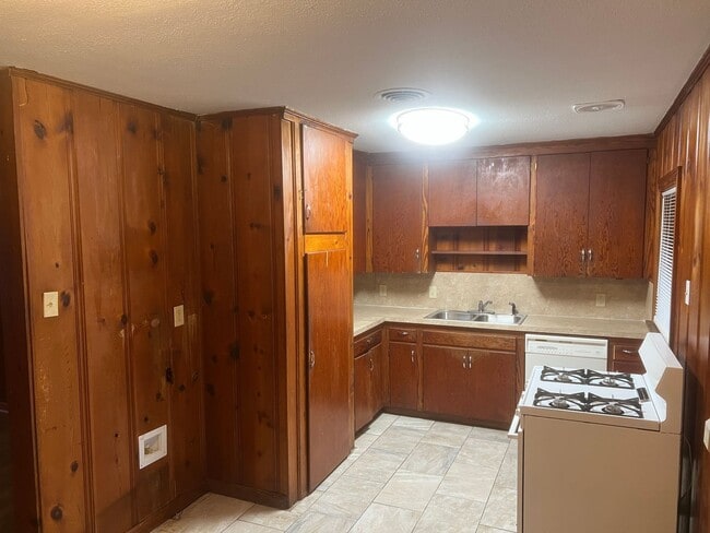Photo - Charming 3 Bed 1 Bath Home