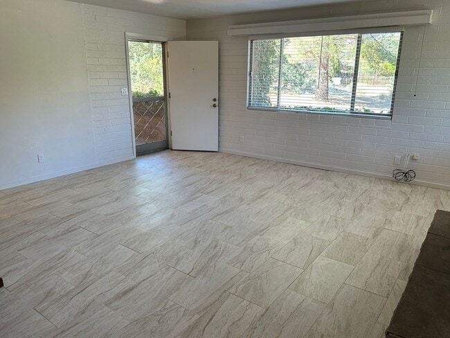 Photo - HOUSE - UPTOWN