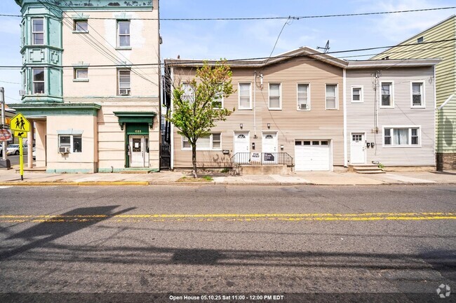 Building Photo - 687 Summit Ave Unit 1 Rental