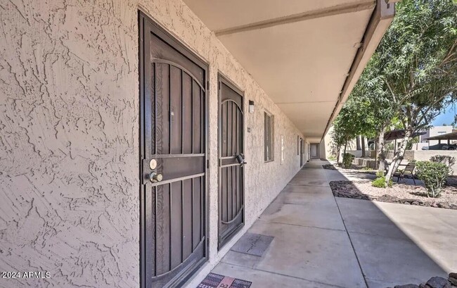 Photo - 7625 Camelback Rd Apartment Unit B116