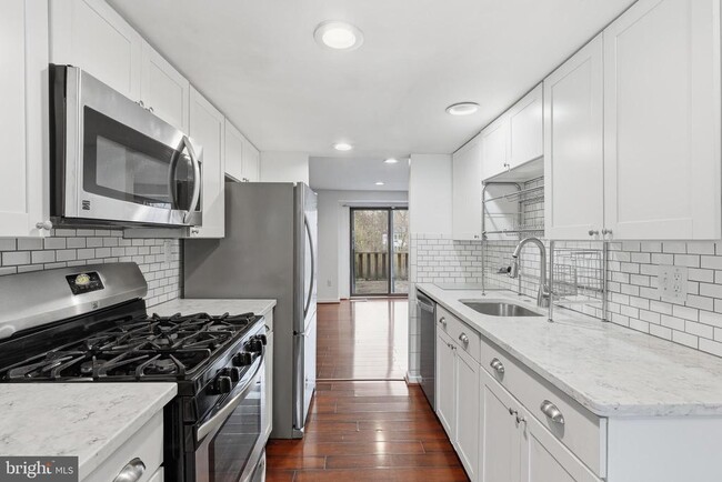 Photo - 5497 Endicott Ln