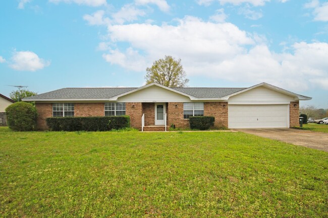 3 bed, 2 bath brick home near West Florida... - 3 bed, 2 bath brick home near West Florida...