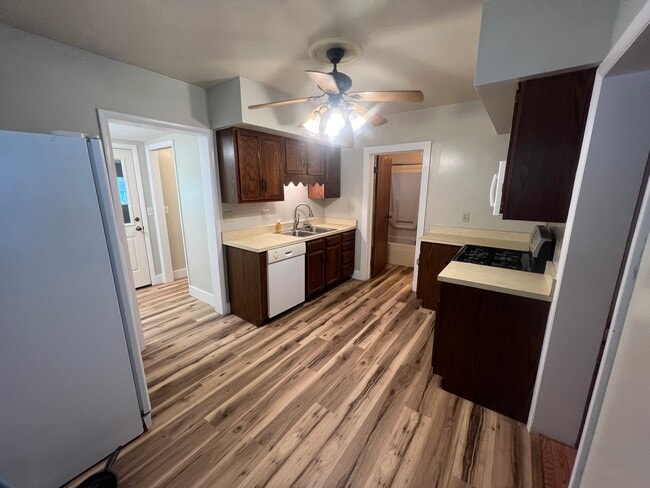 Photo - 205 E Berry St