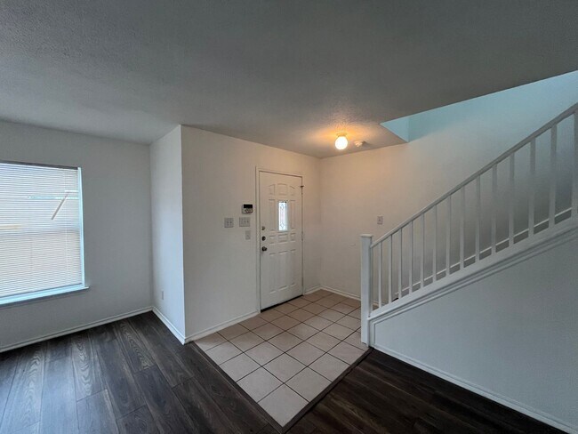 Photo - 8419 Manderly Pl