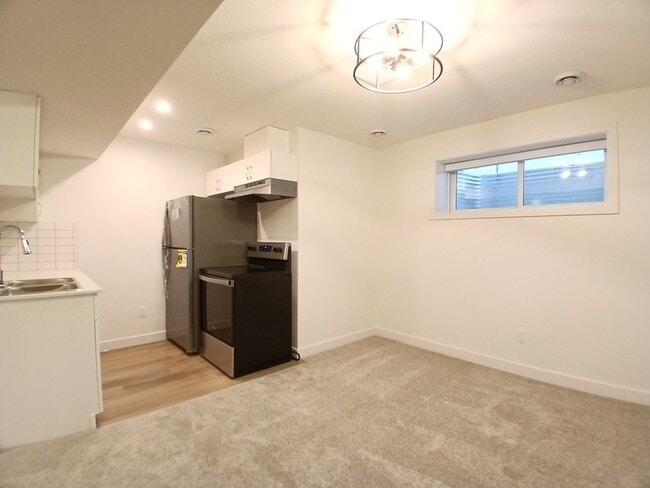 Photo - 1954-1209 209 St NW Unit Lower