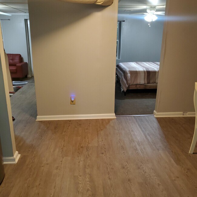 Flooring - 2540 Lake Capri Rd NW