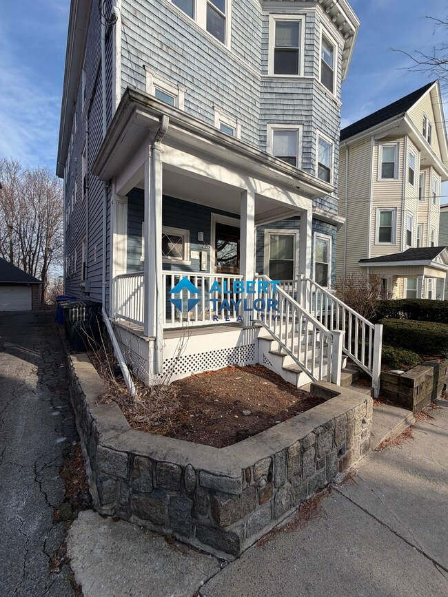 Building Photo - 226 Calumet St Unit 1