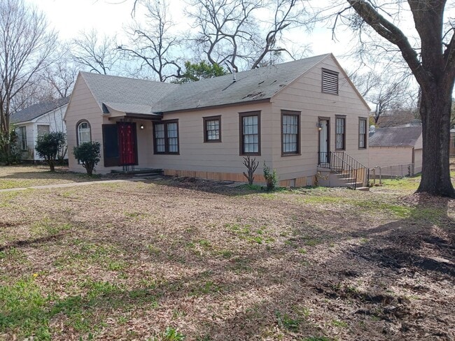 Photo - 103 E Robinson Pl