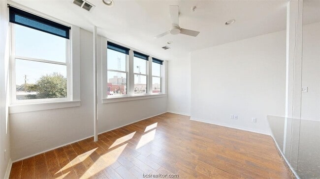 Photo - 206 N Main St Unidad 126