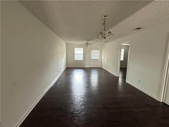 Photo - 115 Winter Chase Ln