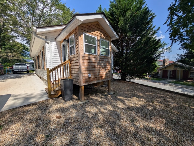 Photo - 604 Yarborough St