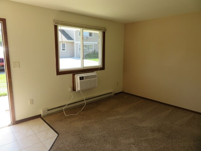 Building Photo - 628 W State St Unit 628 Apt#8