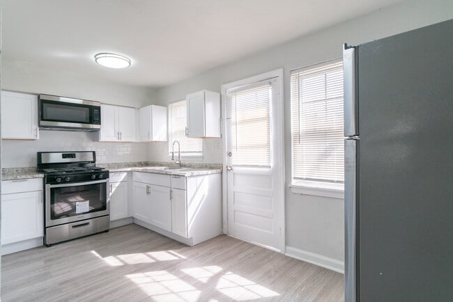 Photo - Salem Manor Apartments