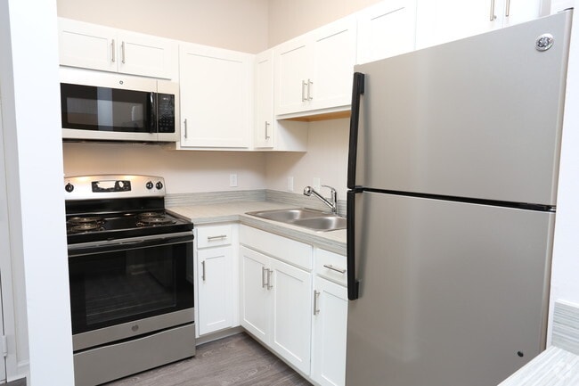 2BR, 2BA - Euclid -Upgrade - Kitchen