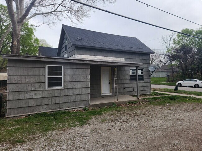 Photo - 290 E 17th St