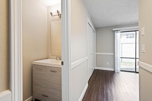 Photo - Clean, inviting 2-bdrm/1.5 bath unit in Milwaukie. Private patio, designated parking Unit 19300