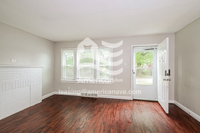 Photo - 207 Newell Dr