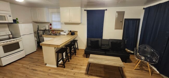 Photo - 410 S Lillian