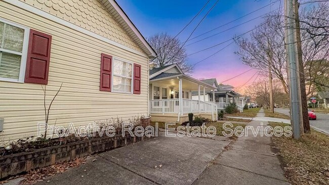 Photo - 3027 Peronne Ave Unit B