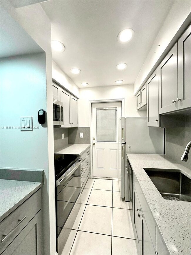Building Photo - 1431 S 14th Ave Unit 105 Rental