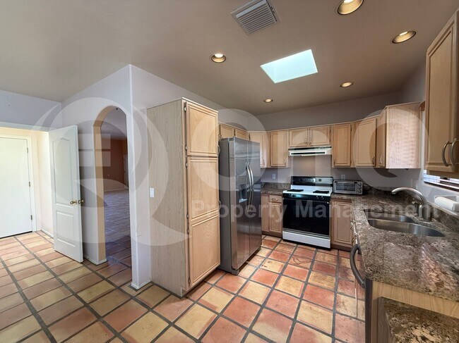 Photo - 7 W Roma Dr