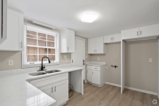 Building Photo - 1351 Lucile Ave SW Unit B Rental