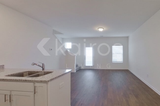 Photo - 226 Long Is Dr