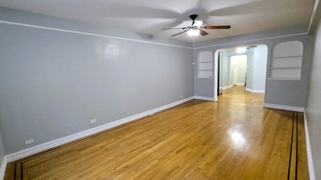 Building Photo - 61-41 Saunders St Unit B25