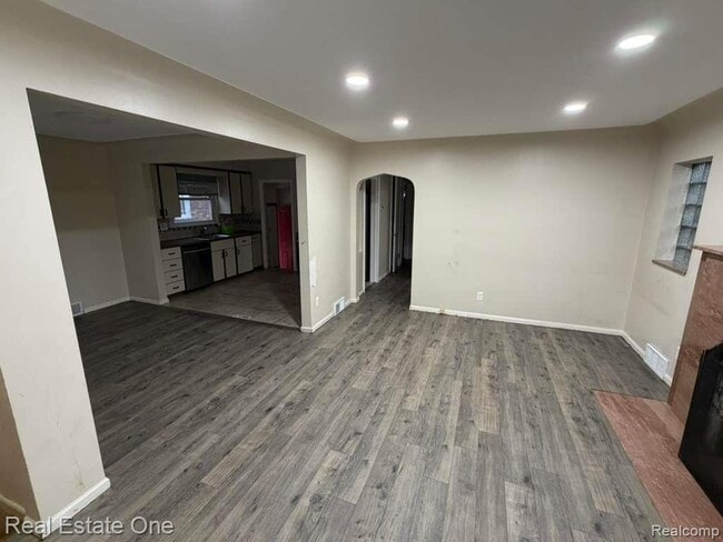 Photo - 6835 Rosemont Ave