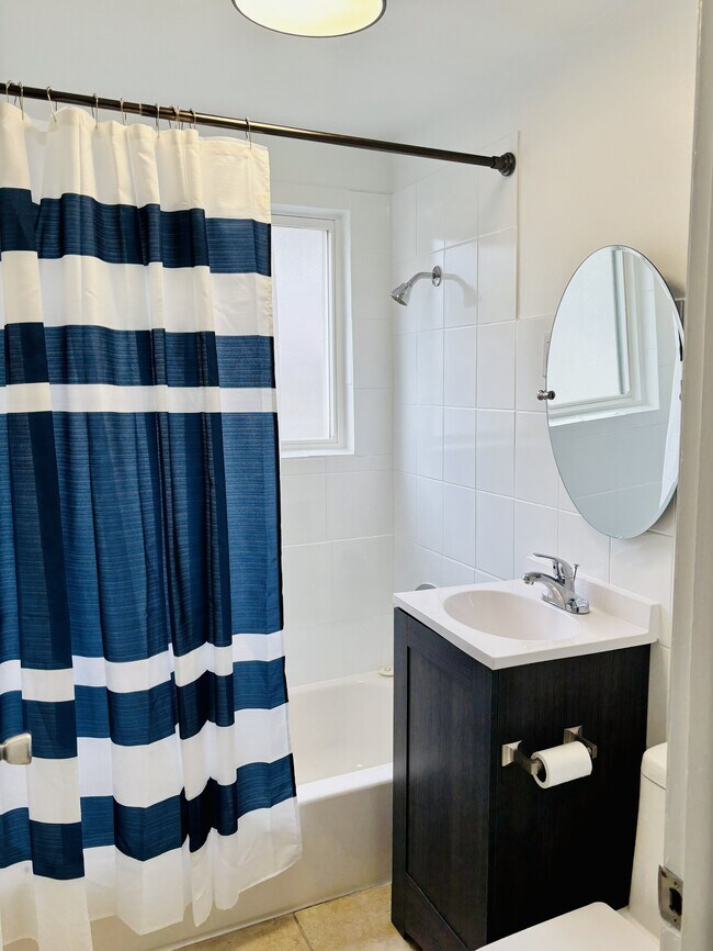 Photo - 5327 S 73rd Ave Unidad 2