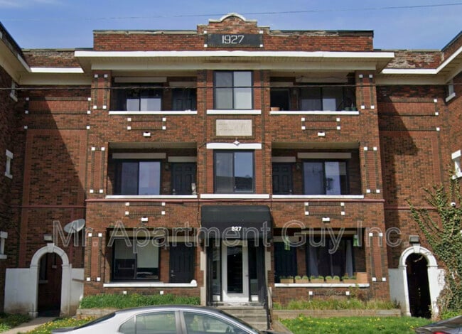 Building Photo - 827 Main St E Unit Suite 203