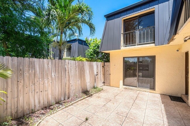 Photo - 2453 Waterside Dr