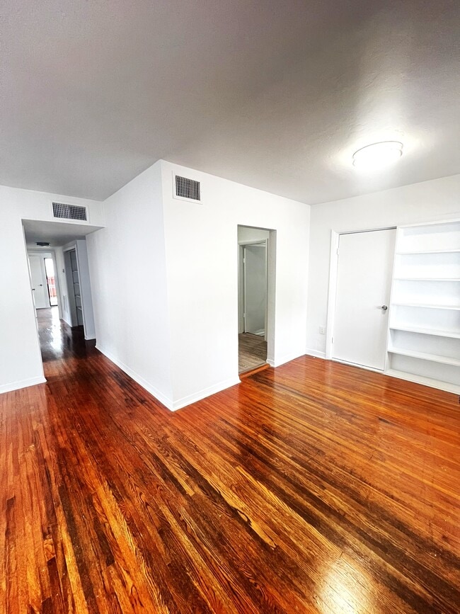 Photo - 2720 Shipping Ave