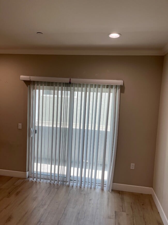 Building Photo - 14915 Roscoe Blvd Rental