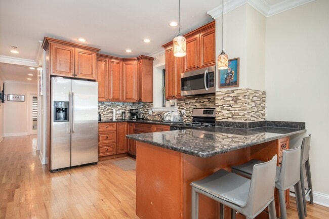 Photo - 5614 W Melrose St Unit 2
