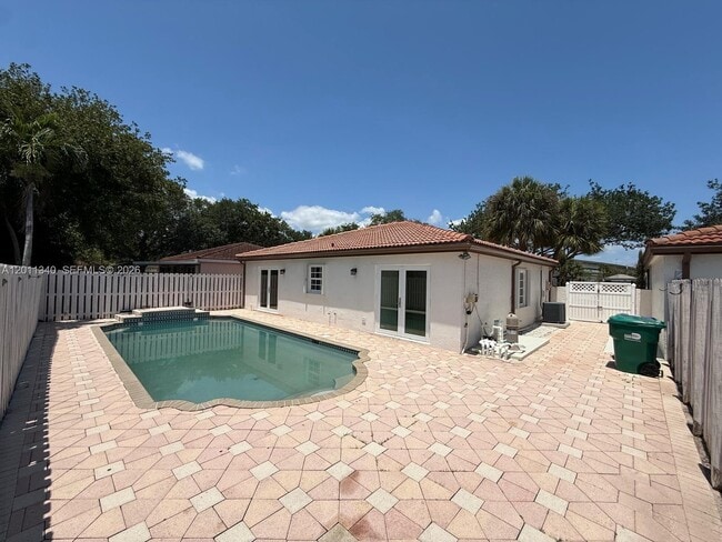 Photo - 9130 NW 193rd St