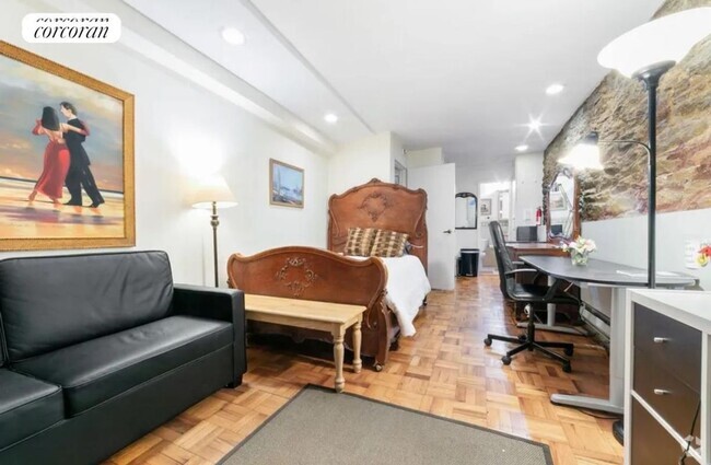 Building Photo - 413 E 85th St Rental