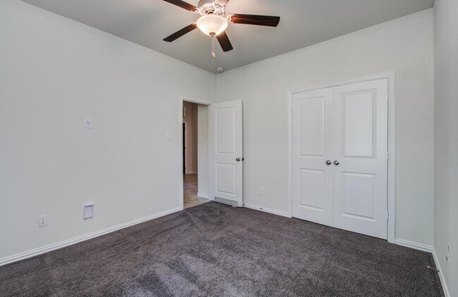 Photo - 1011 Veer Dr