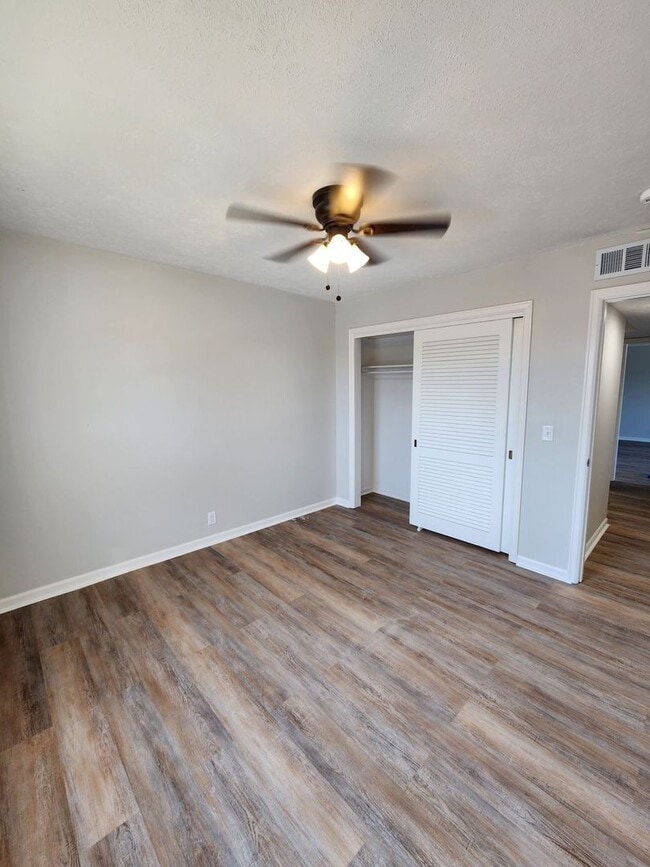 Colonial Plaza Apartments