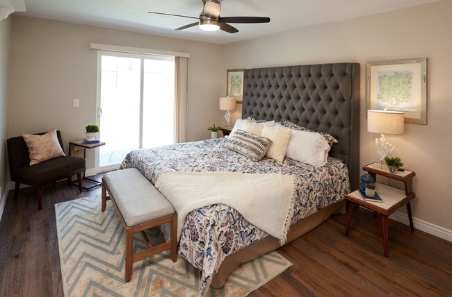 Photo - Riverside 1468-70 Unit 1470