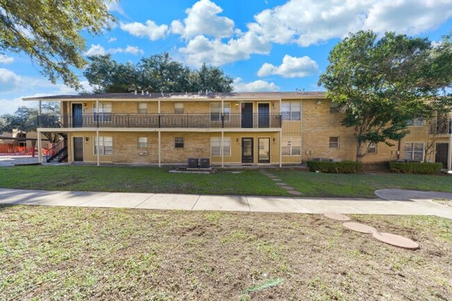 2 Bed 1 Bath located off Vance Jackson - 2 Bed 1 Bath located off Vance Jackson Condo Unit 1406